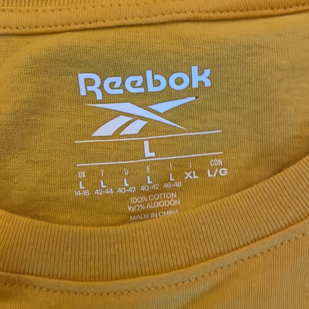 Large Reebok Tee 🔥 - Picture 3 of 3